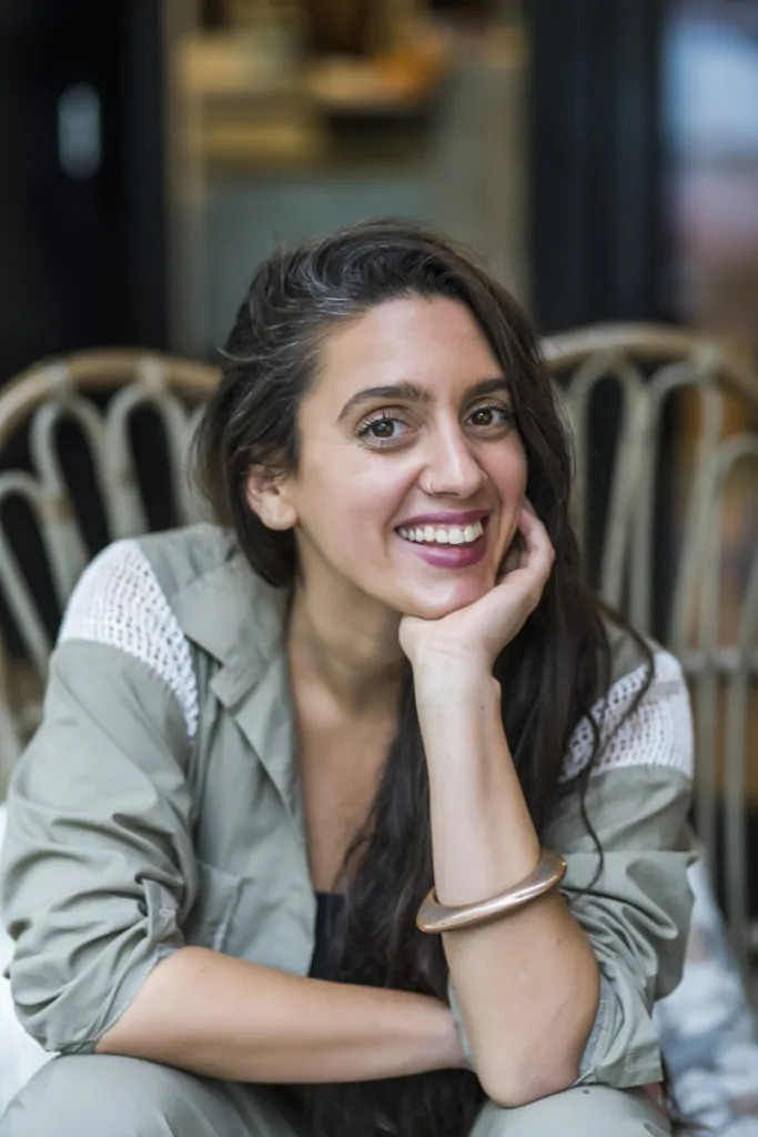 Alexa Bakonyi backdrop