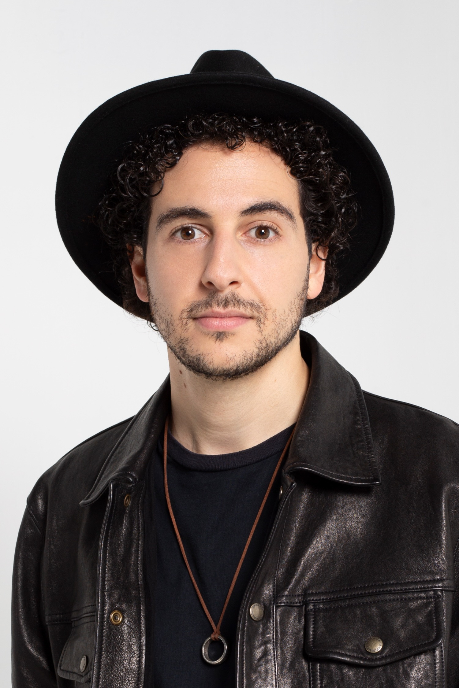 Migel Siman backdrop