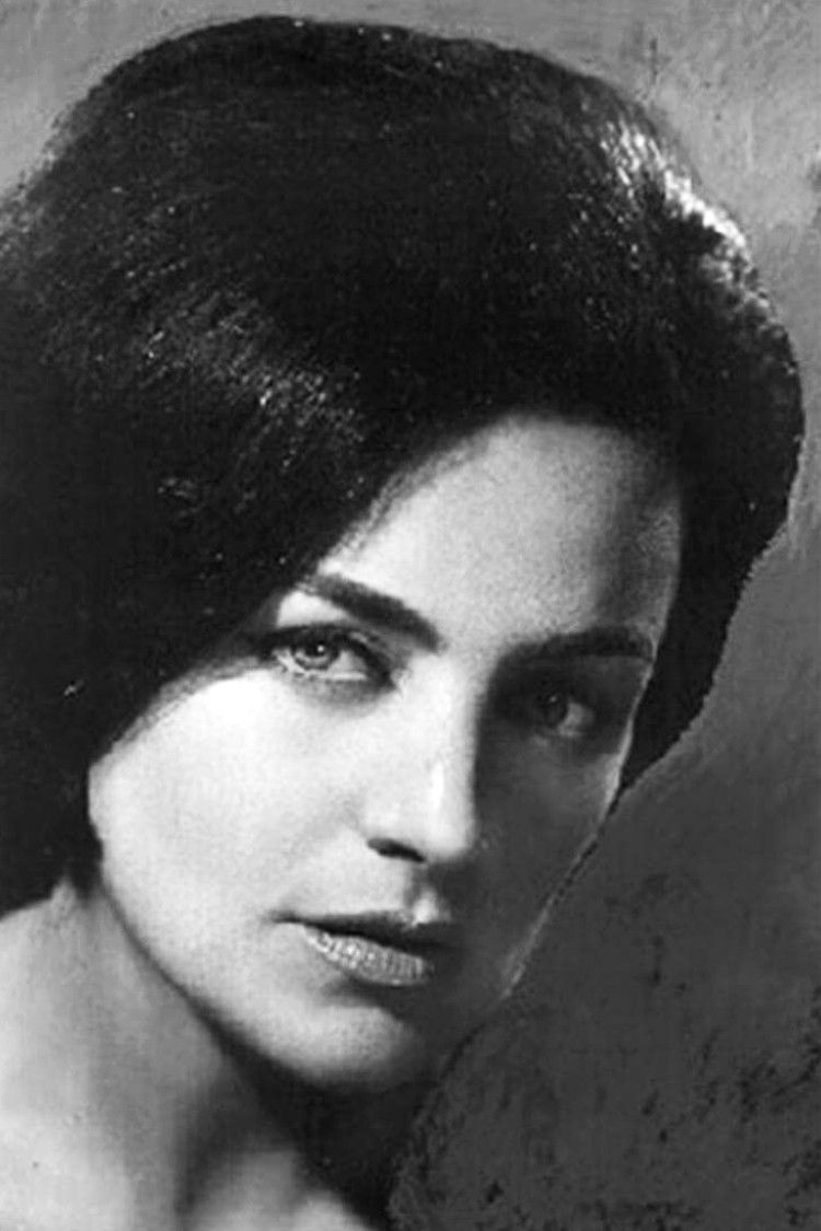 Fina Basser backdrop