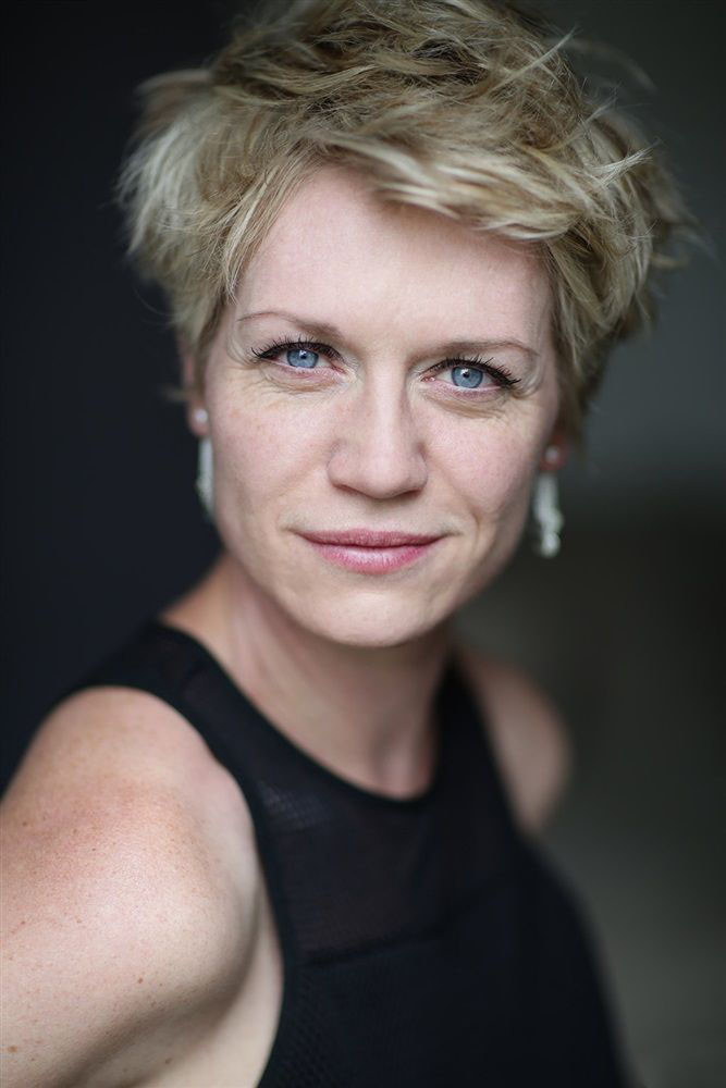 Virginie Caliari backdrop