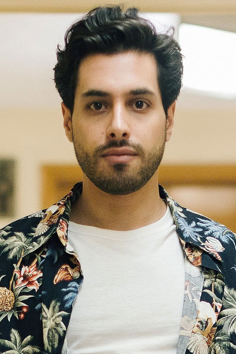 Eduardo Tanús backdrop