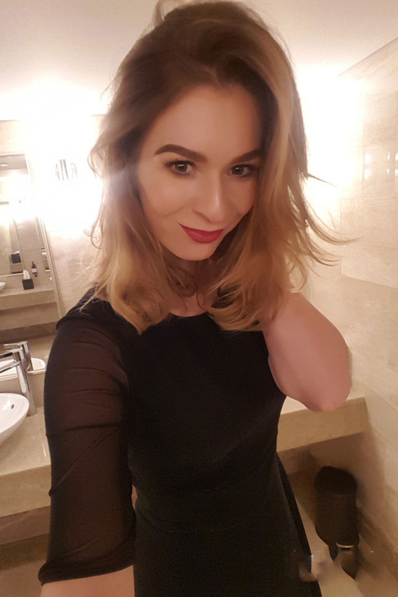 Edita Gončarova backdrop