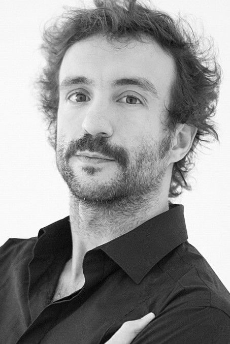 Miguel Pinheiro backdrop