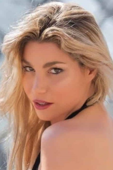 Lola Marois-Bigard backdrop