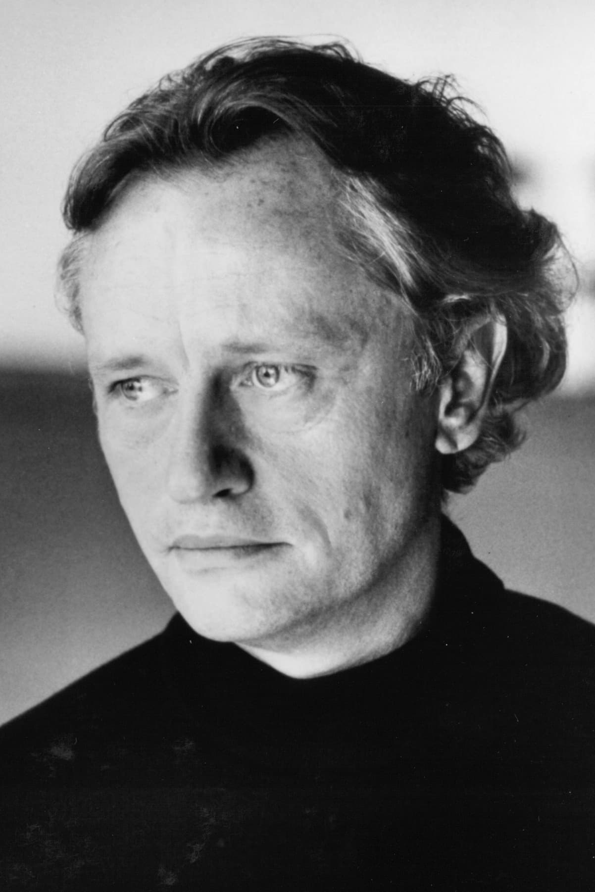 Niels Arestrup backdrop