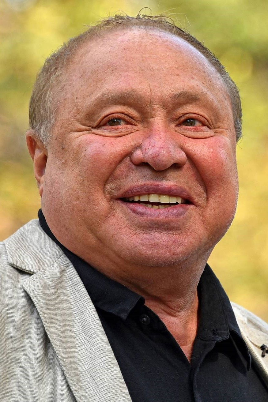 Iosif Raykhelgauz backdrop