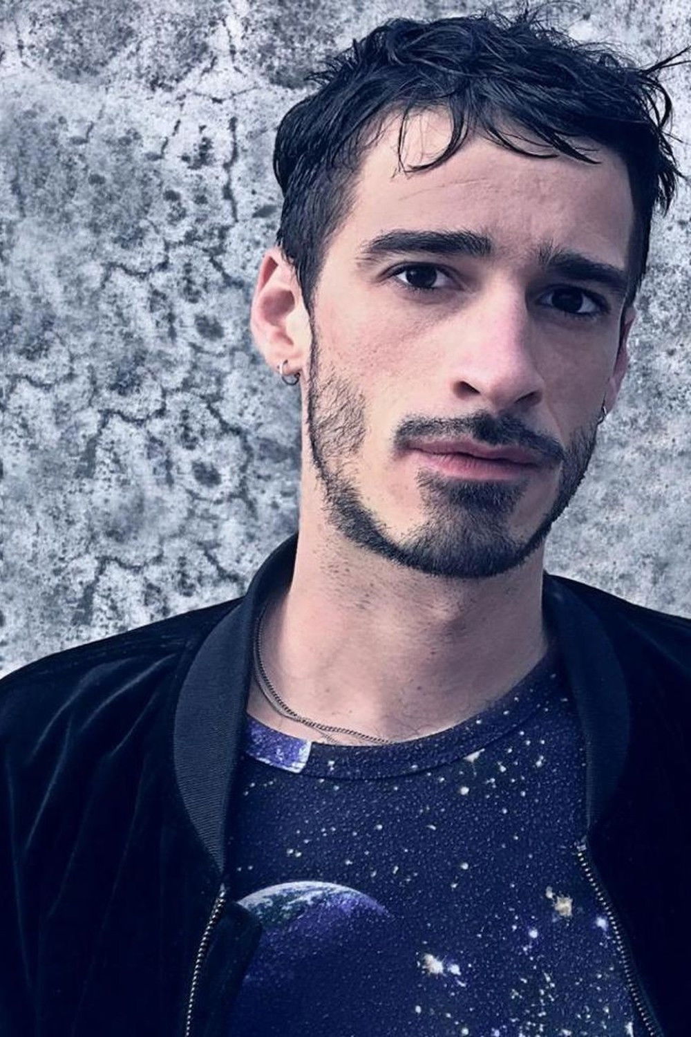 Sacha Amaral backdrop