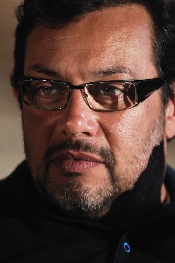 Sami Dündar backdrop