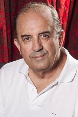 Cláudio Tovar backdrop