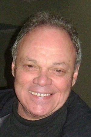 Elcio Romar backdrop