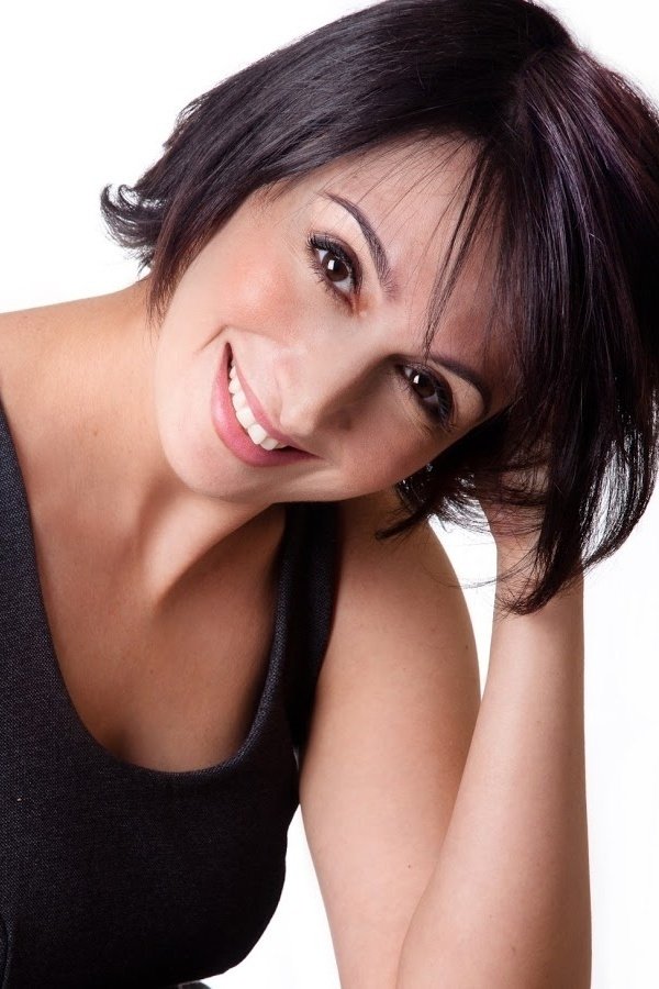 Mabel Cezar backdrop