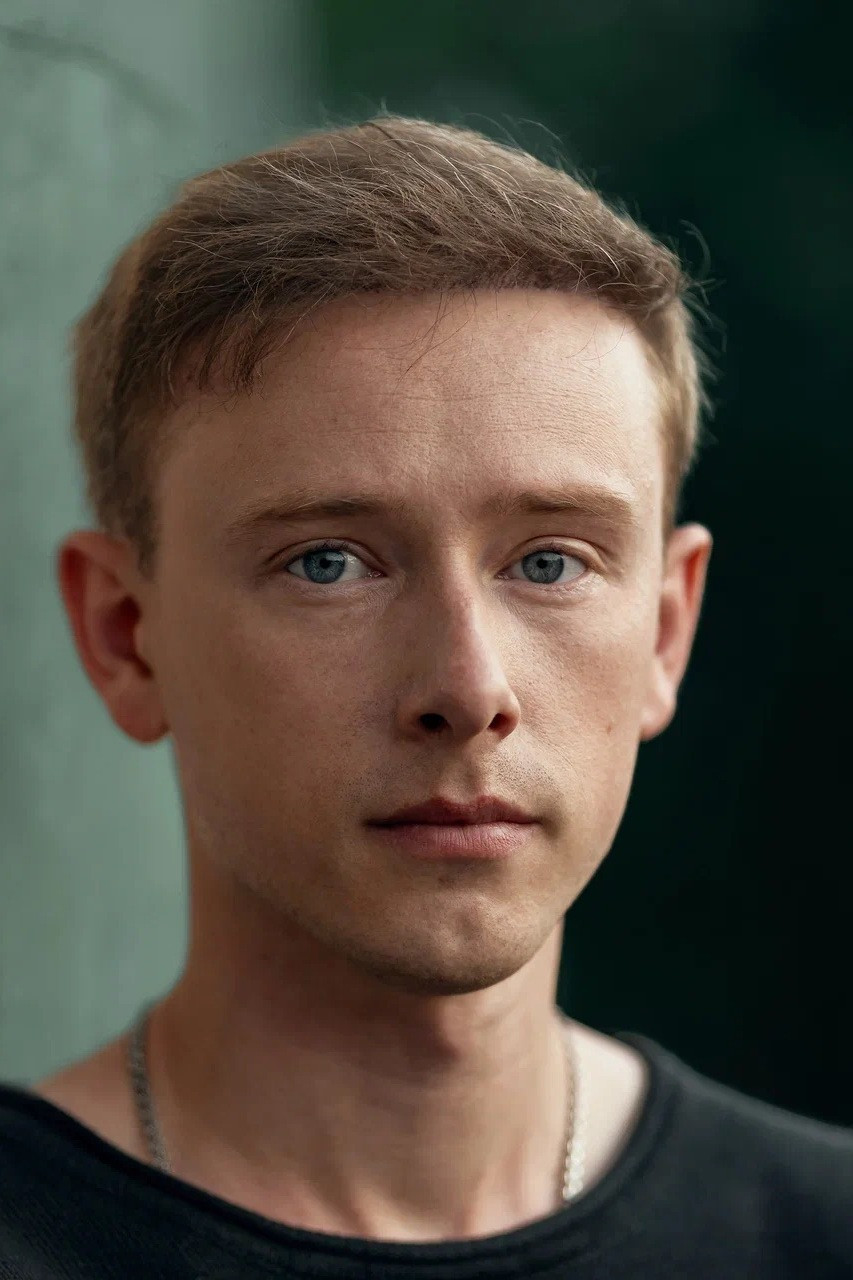 Artyom Melnichuk backdrop