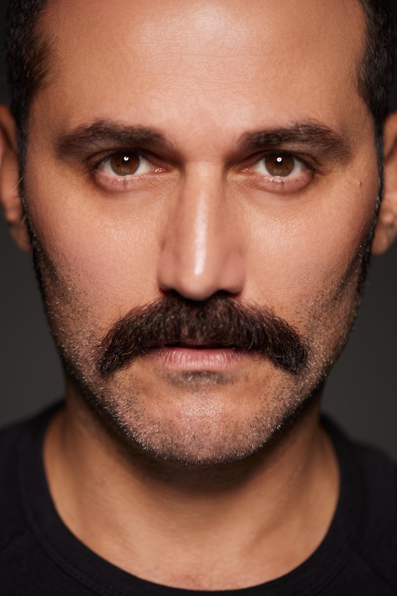 Cengiz Okuyucu backdrop