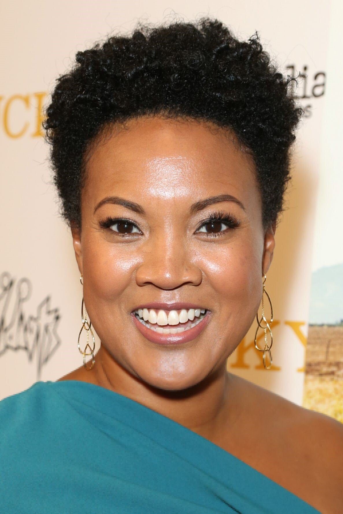 Yvonne Huff Lee backdrop