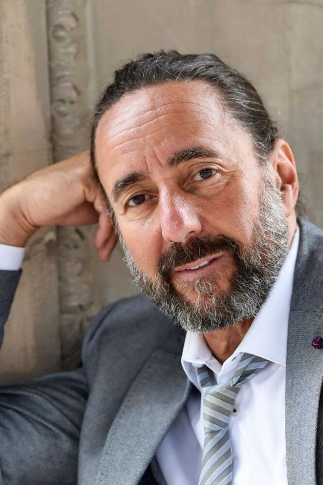 Diter Landuris backdrop