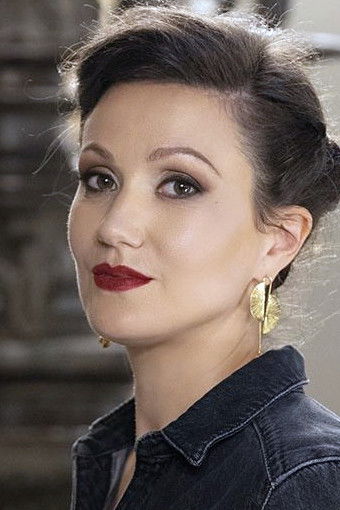 Julie Fuchs backdrop