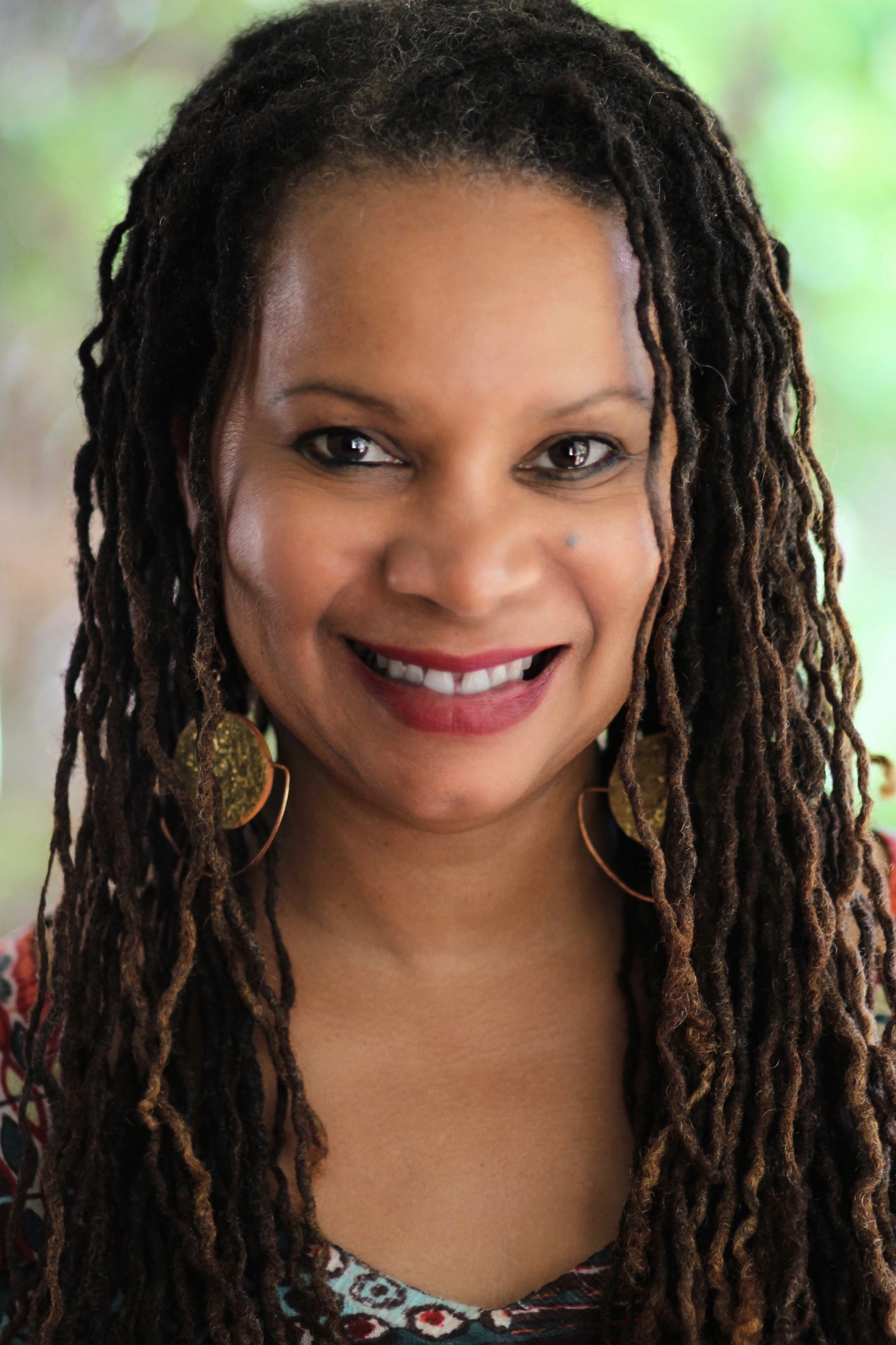 Daresha Kyi backdrop