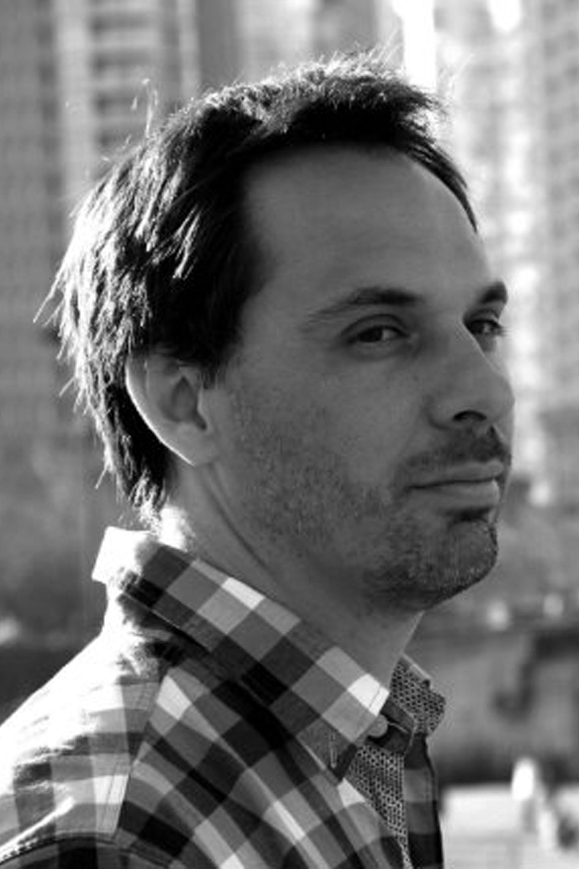 Luis Bernárdez backdrop