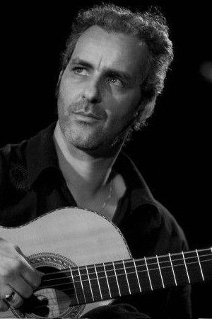 Taofik Farah backdrop