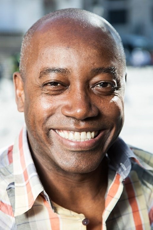 Nando Cunha backdrop