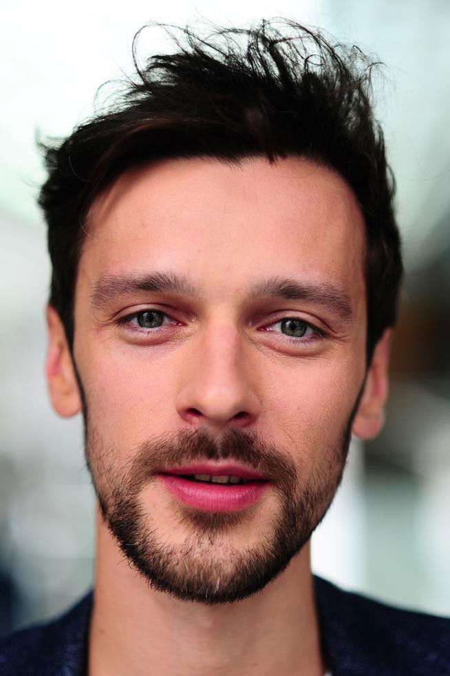 Maciej Łagodziński backdrop