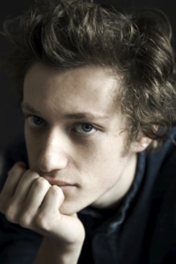 Roman Kané backdrop