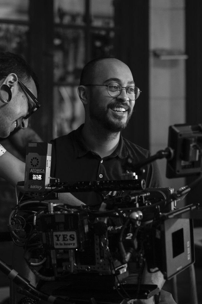 Nicolás Wong backdrop