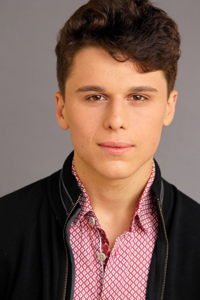 Ari Vozaitis backdrop