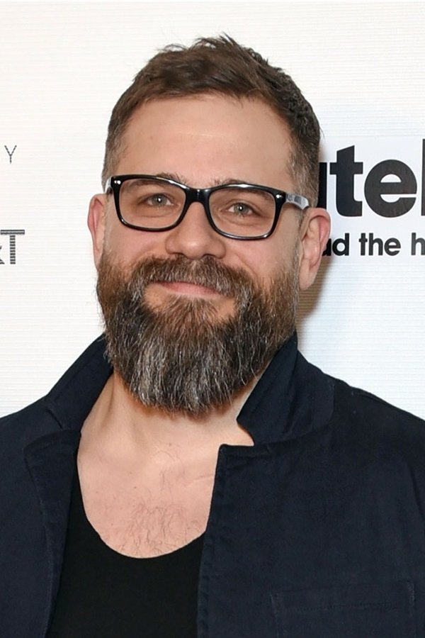 Aleksandër N'Gujen backdrop