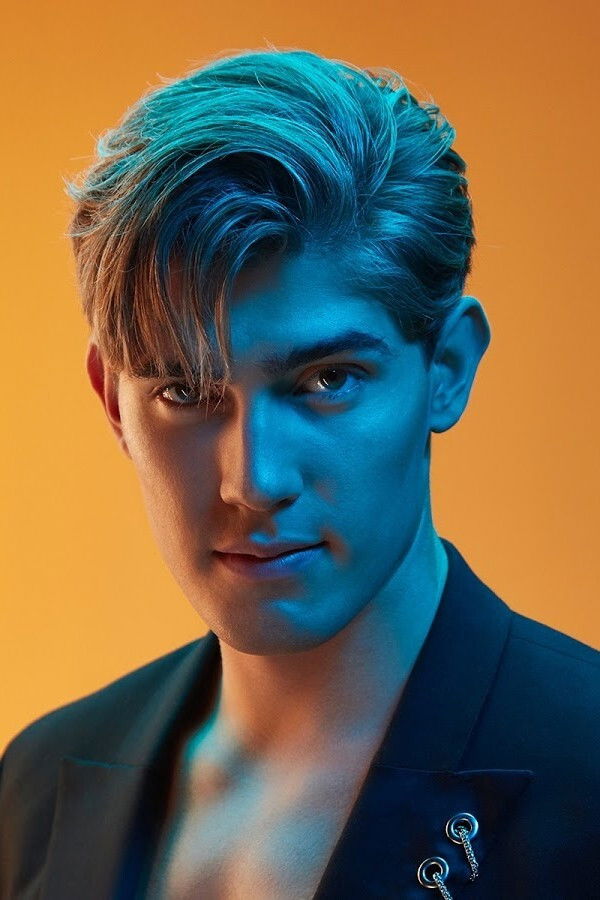 Robin Packalen backdrop