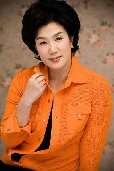 Won Jong Rye backdrop