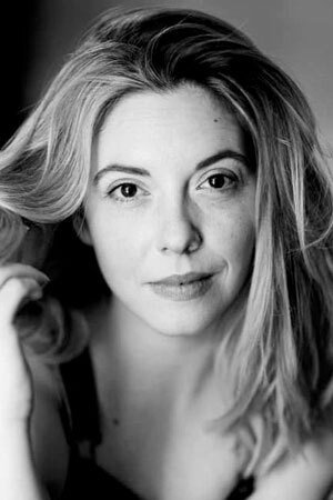 Ophélie Bazillou backdrop