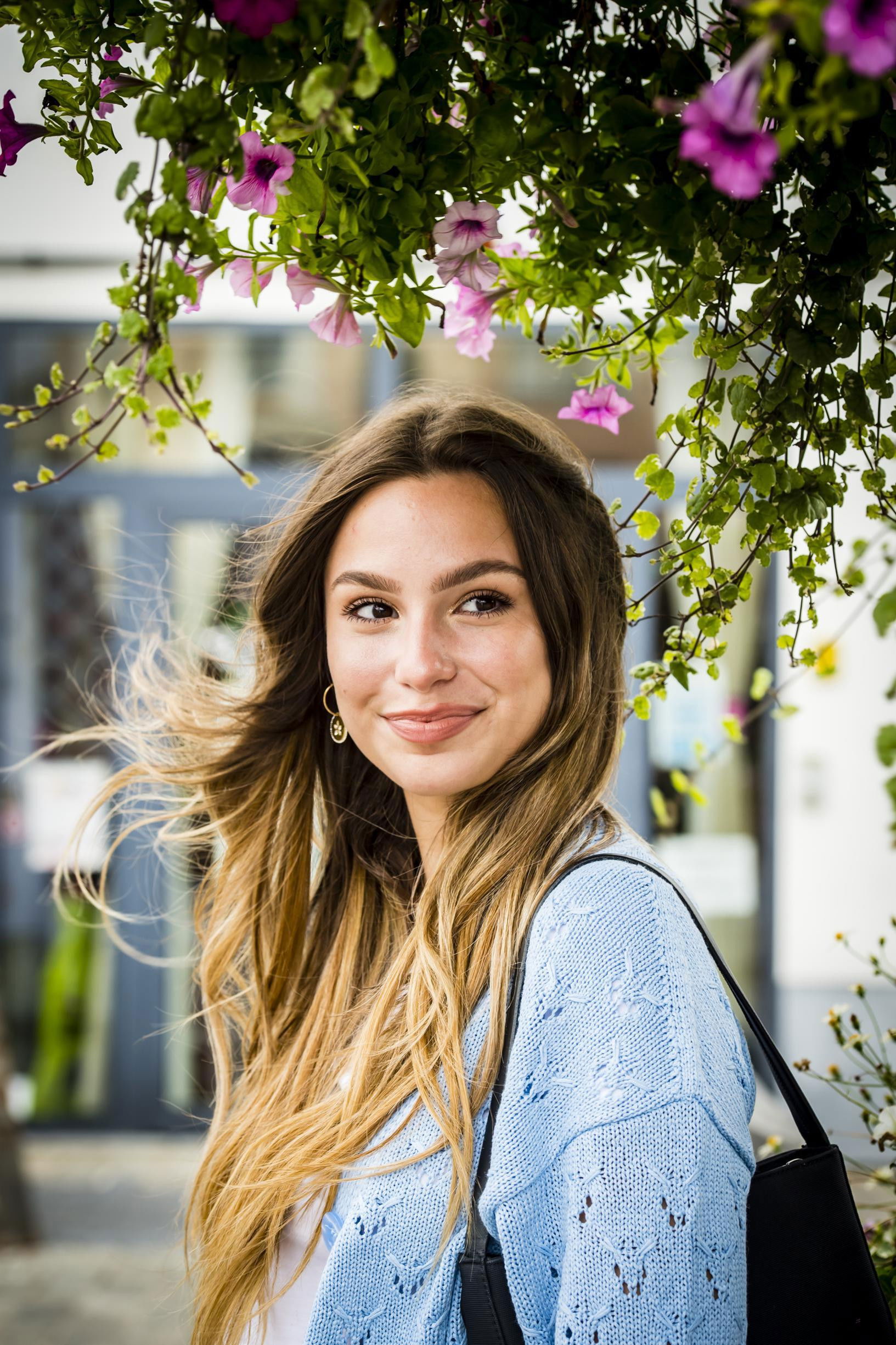 Liandra Sadzo backdrop