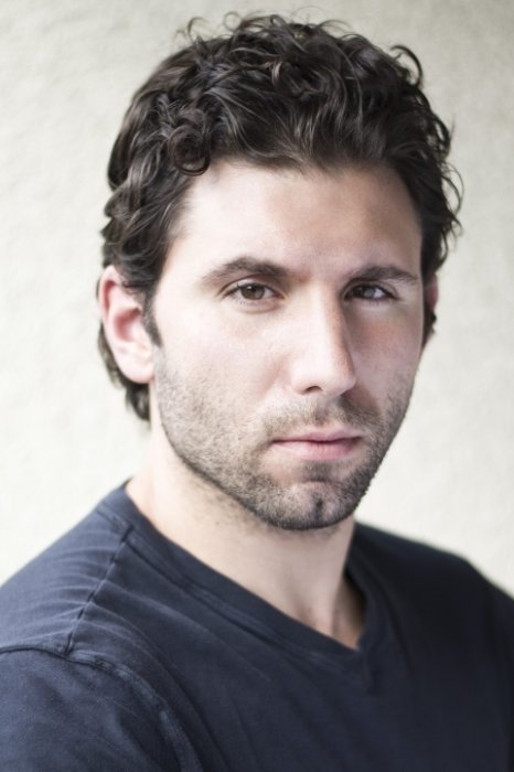 Nikoll Verdi backdrop