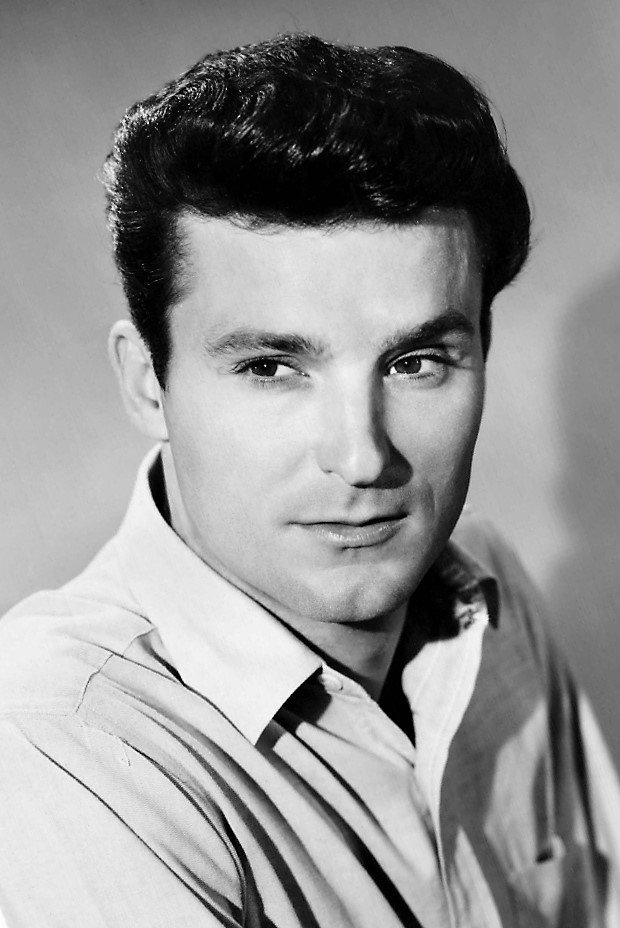 Kit Larsën backdrop