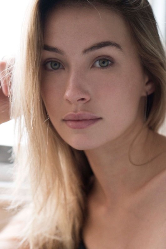 Elsa Cocquerel backdrop