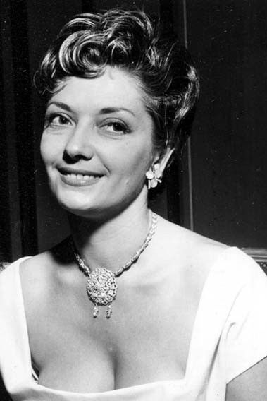 Elisa Lamotte backdrop