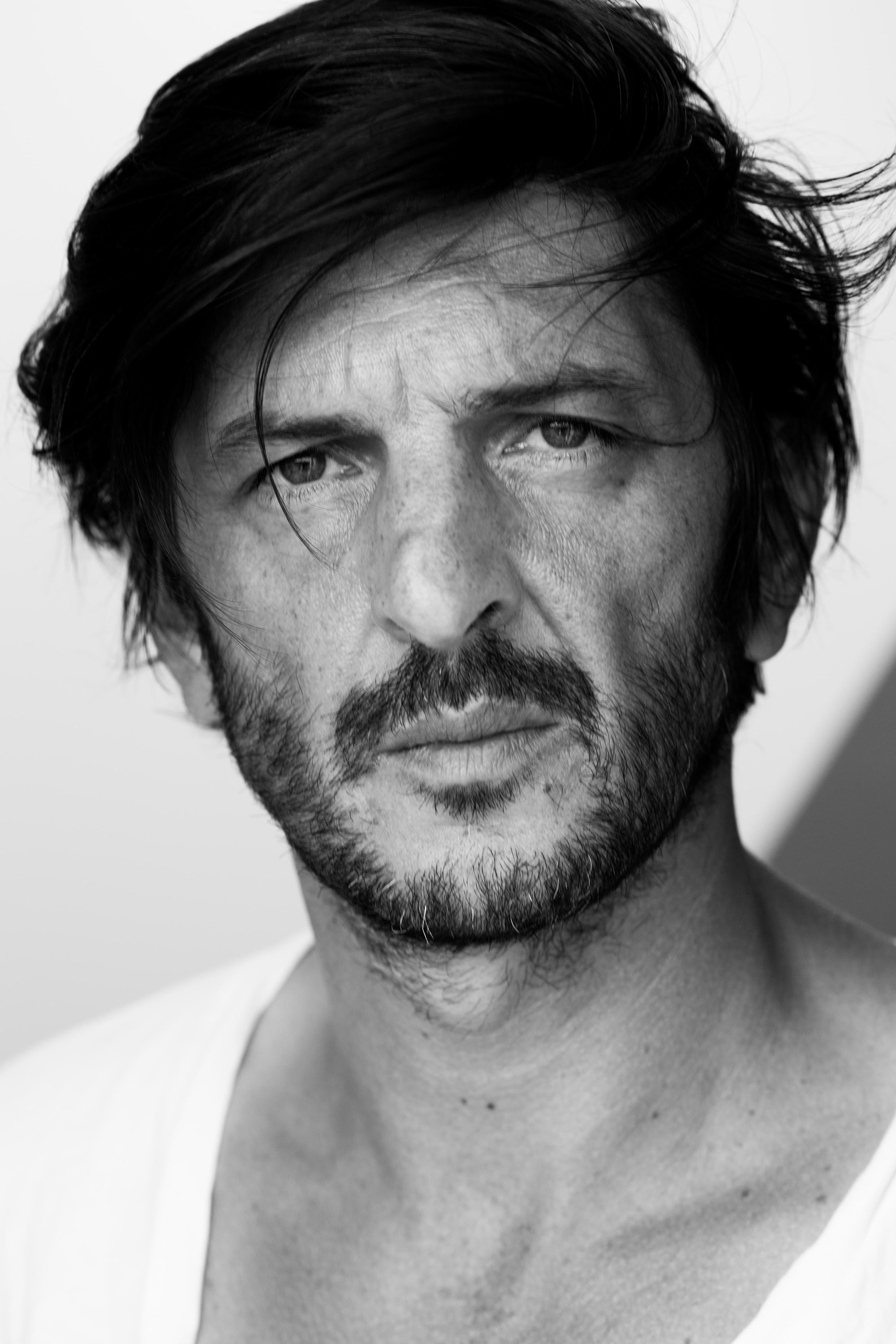 Raphael Roger Levy backdrop