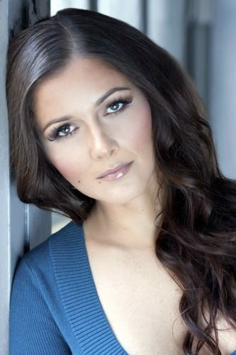 Nana Gouvea backdrop