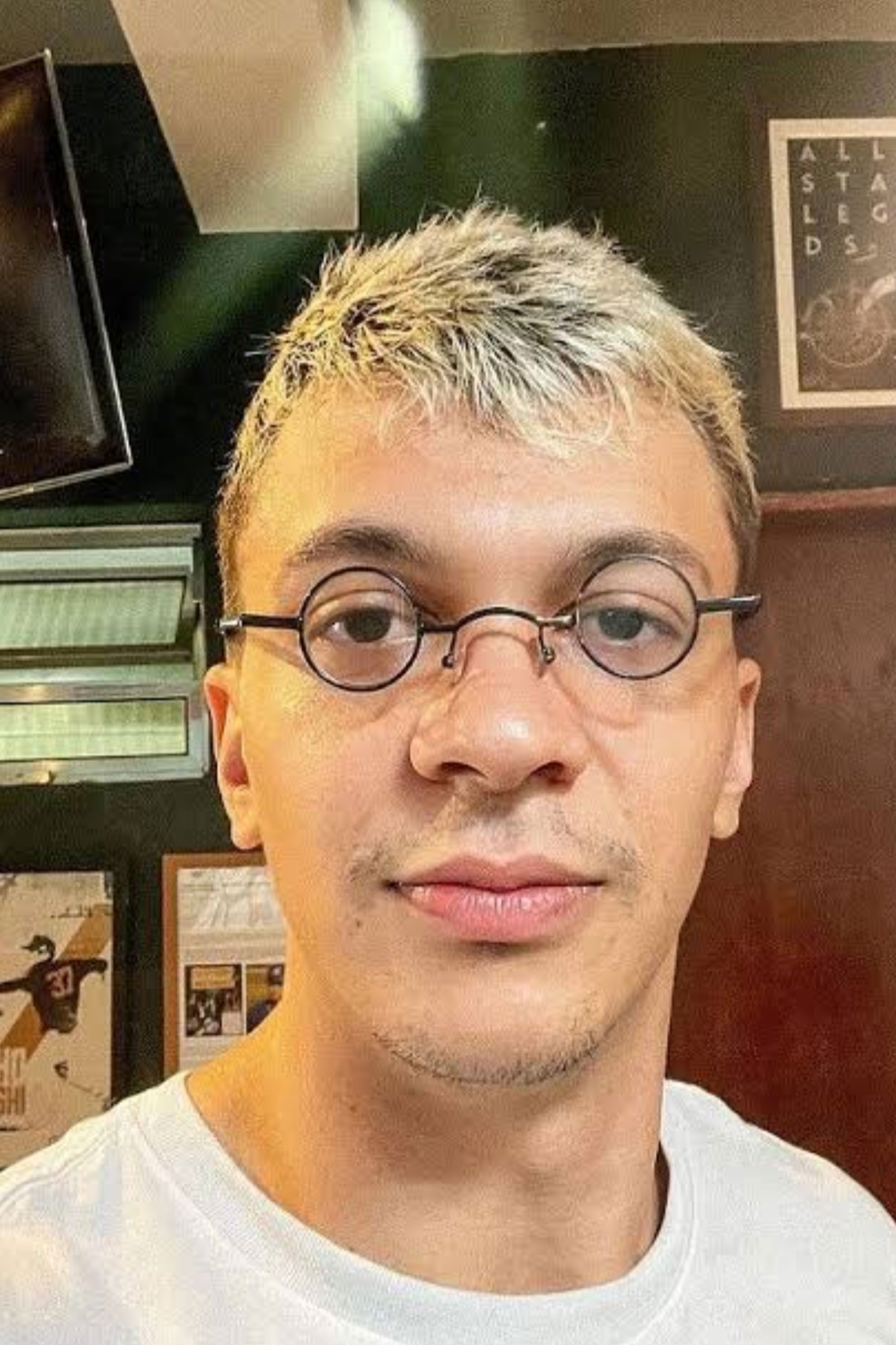 Júlio Cocielo backdrop