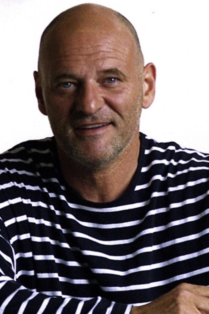 Götz Argus backdrop