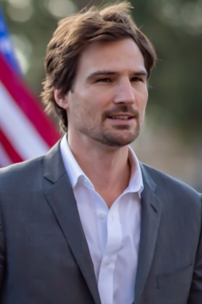 Lucas Babin backdrop