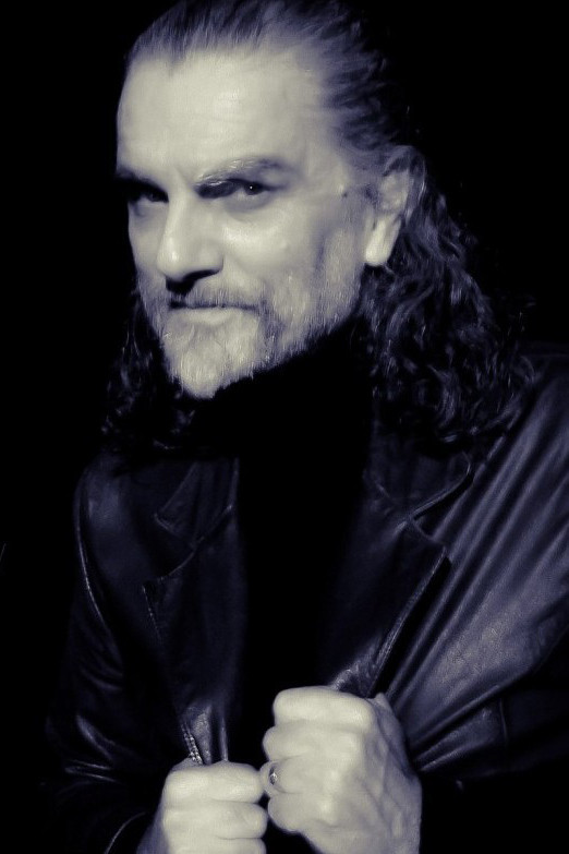 Hique Gomez backdrop