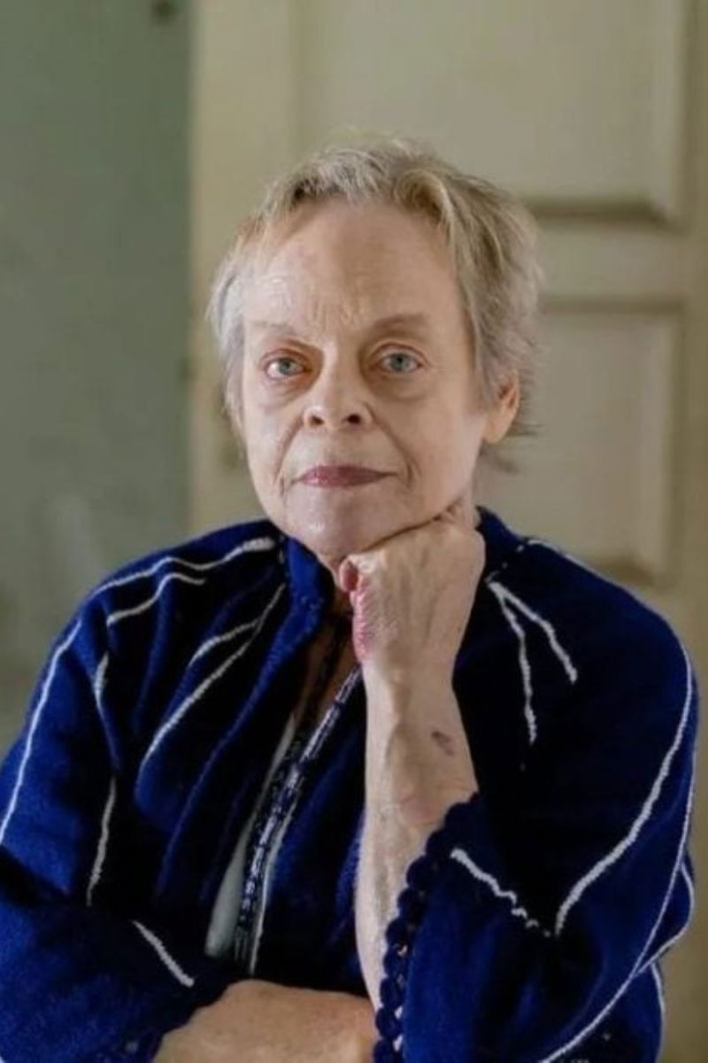 Angela Rabello backdrop