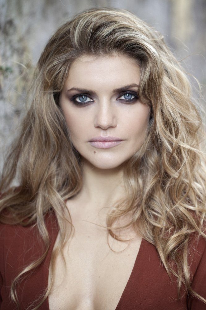 Chiara Bassermann backdrop