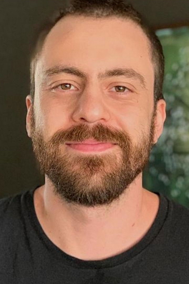 Tomas Bertoni backdrop