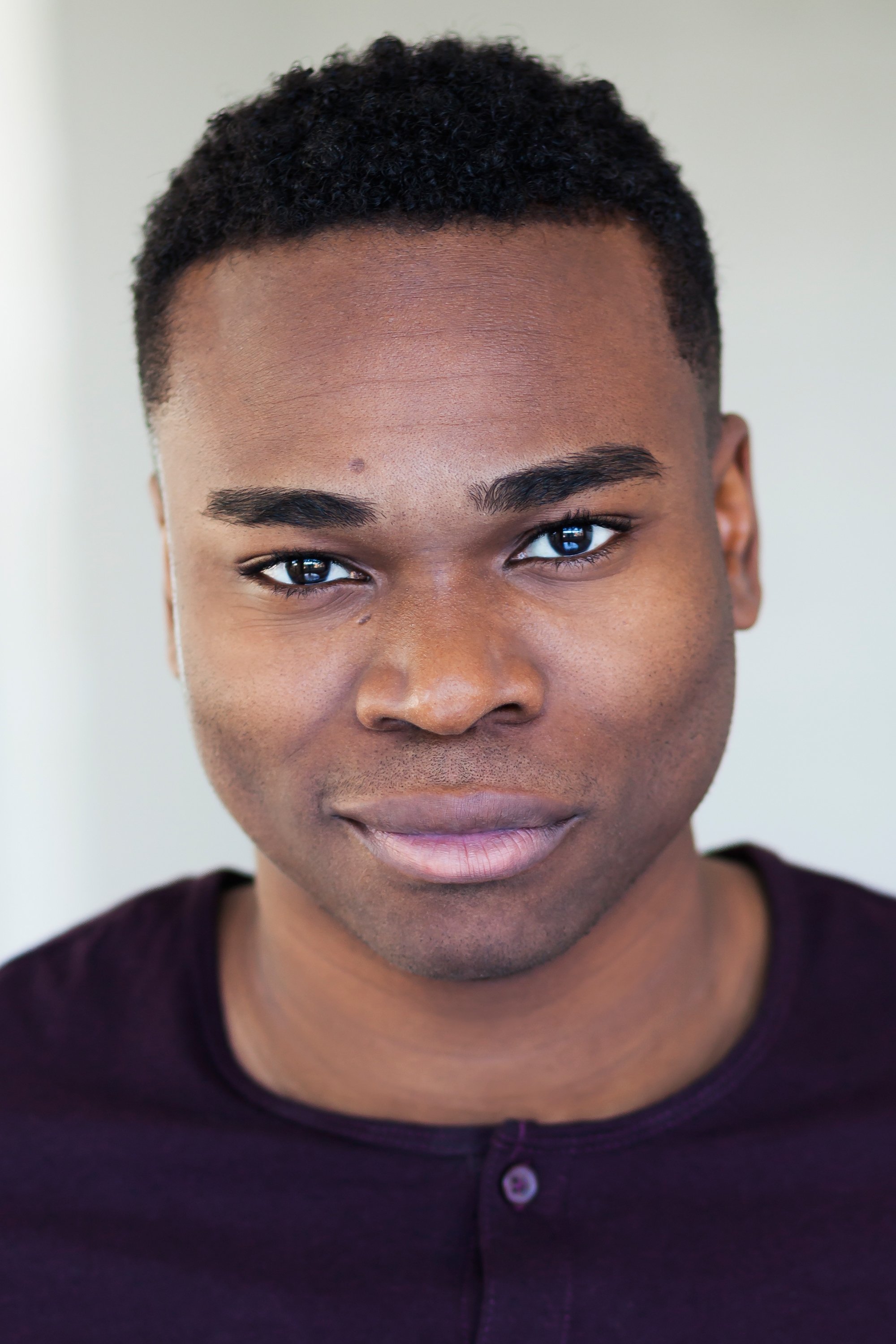 Kémy St-Éloy backdrop