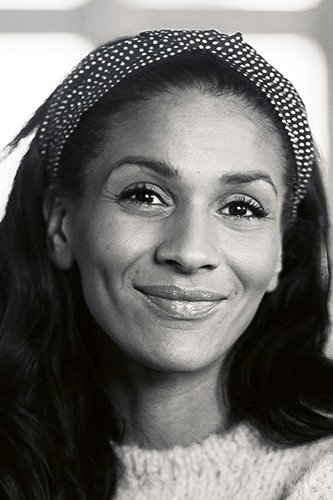 Lisa Aisato backdrop