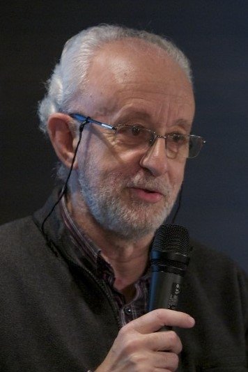 Carlos F. Heredero backdrop