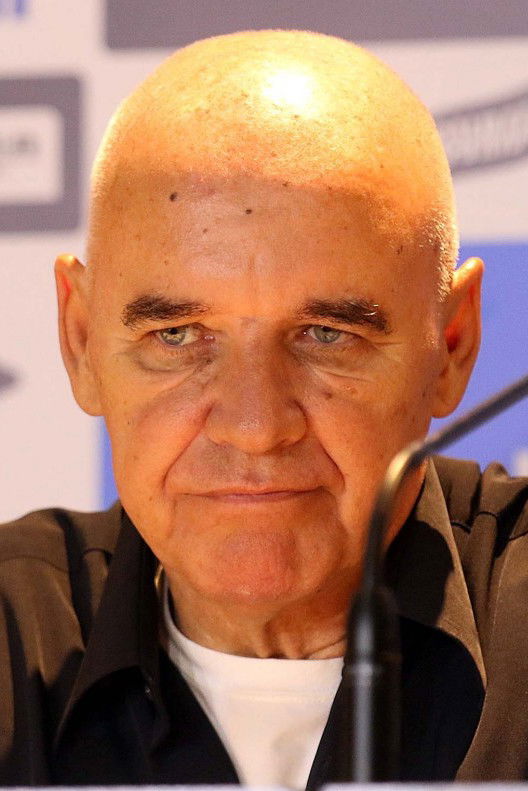 Valdir Espinoza backdrop